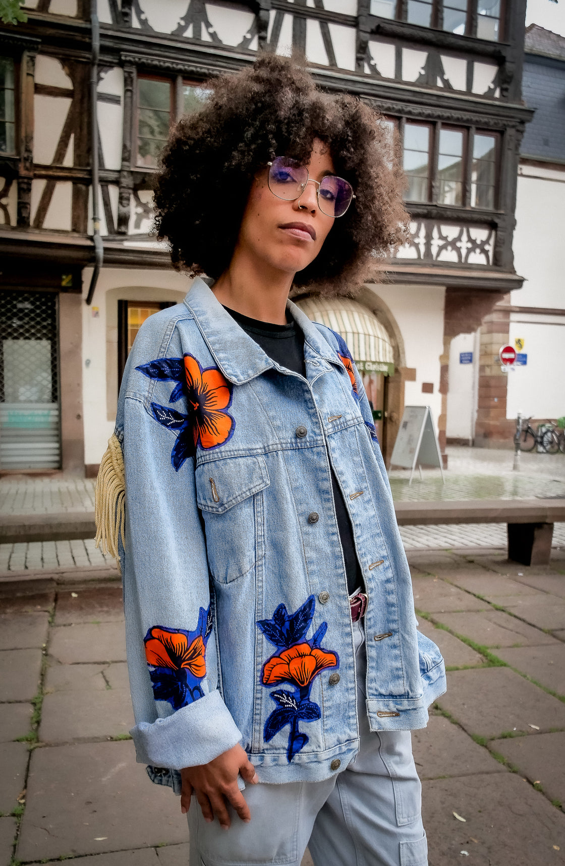 Veste en jean upcyclé - Hibiscus macramé écru