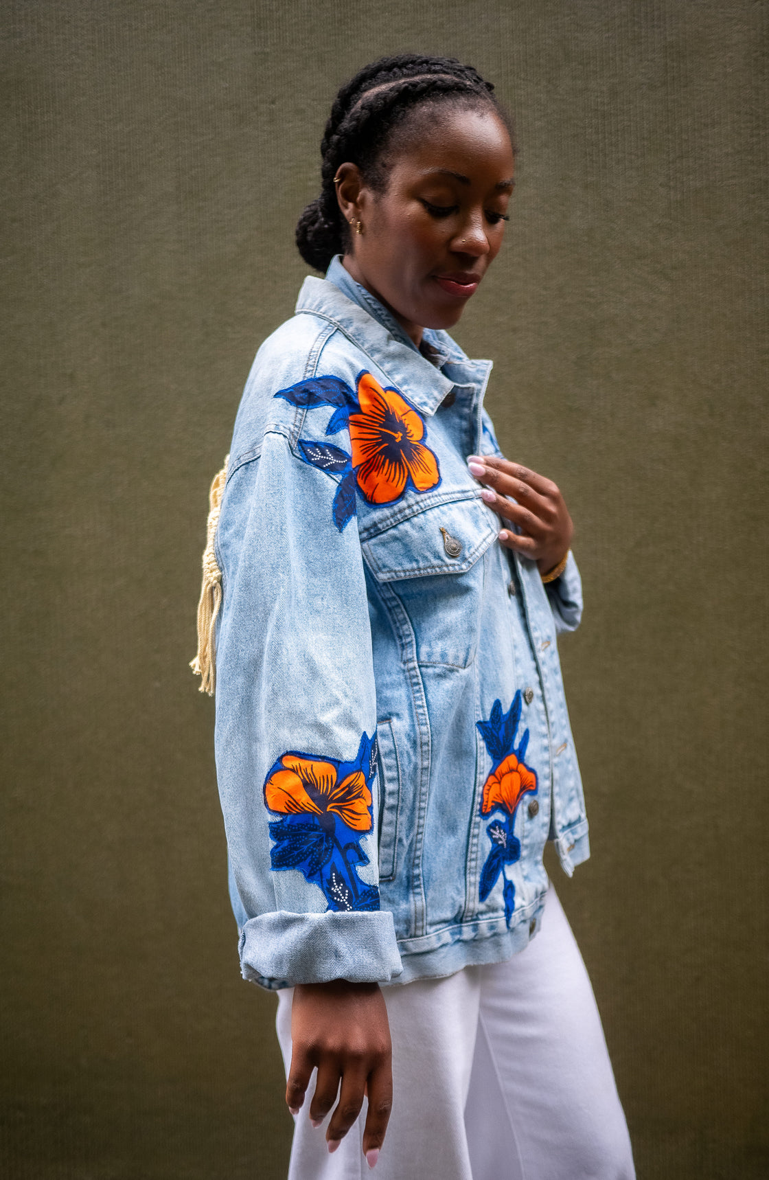 Veste en jean upcyclé - Hibiscus macramé écru