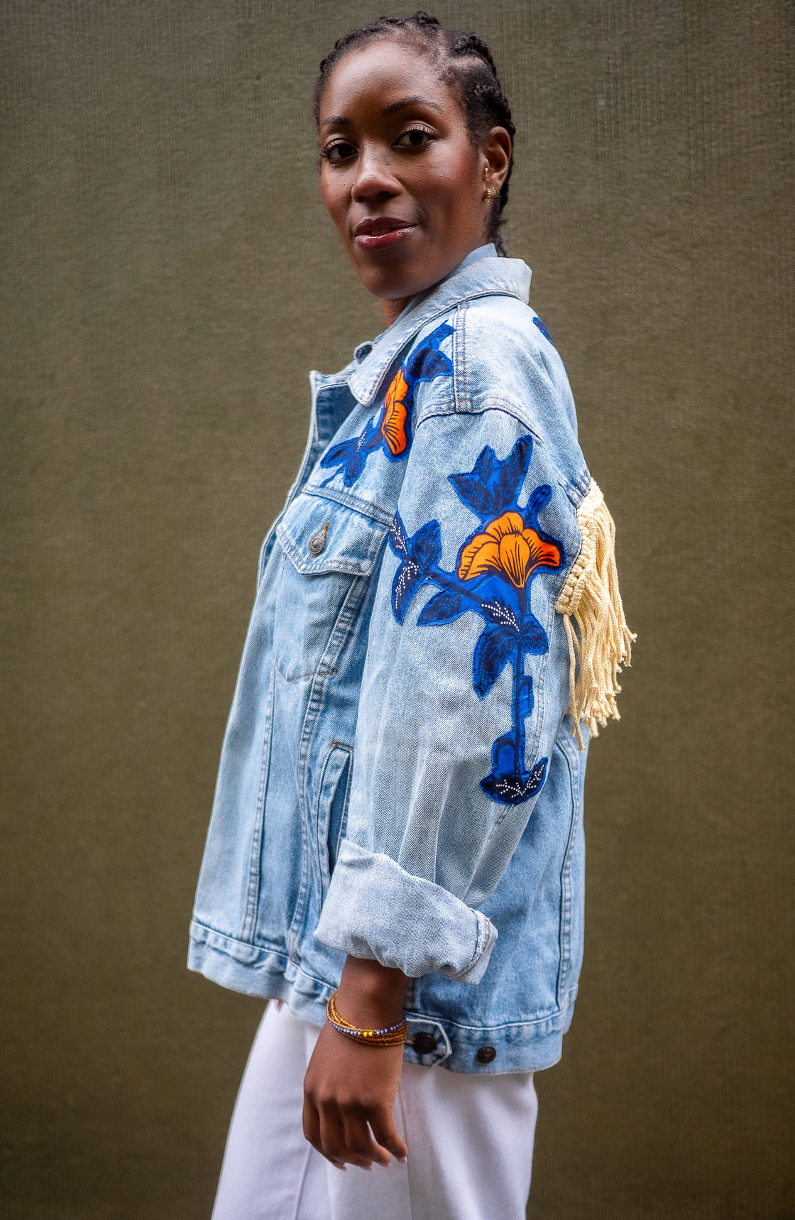 Veste en jean upcyclé - Hibiscus macramé écru